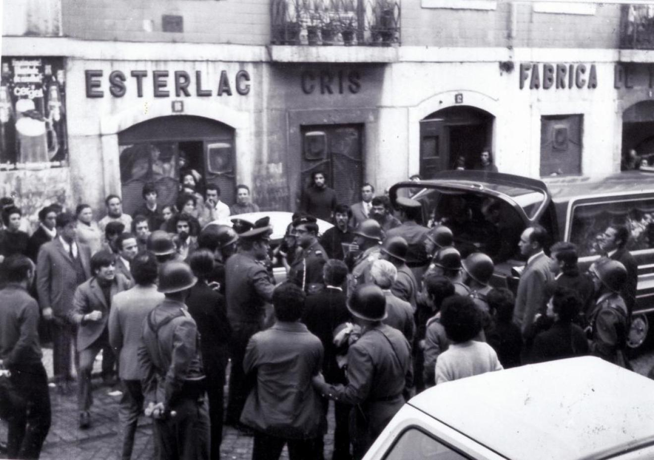 Funeral de José António Ribeiro Santos. Foto de Zacarias Duarte Ferreira, doada ao ANTT e reproduzida no site ribeirosantos.net