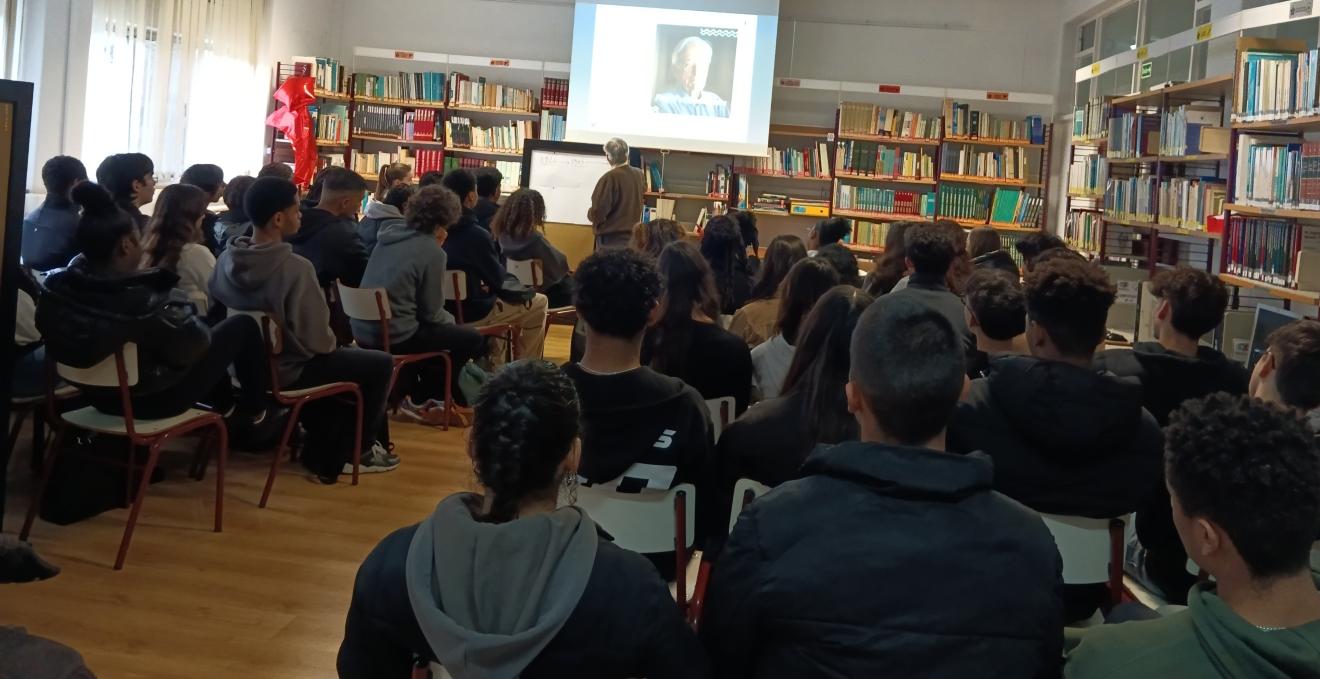 Debate de Abril na Escola Secundária Ferreira Dias, com Fernando Rosas