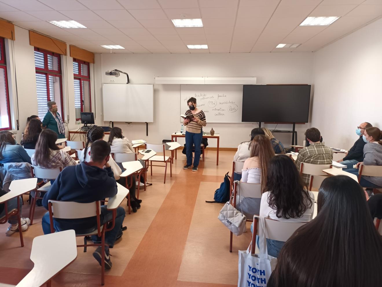 Debate de Abril com Almerinda Bento.