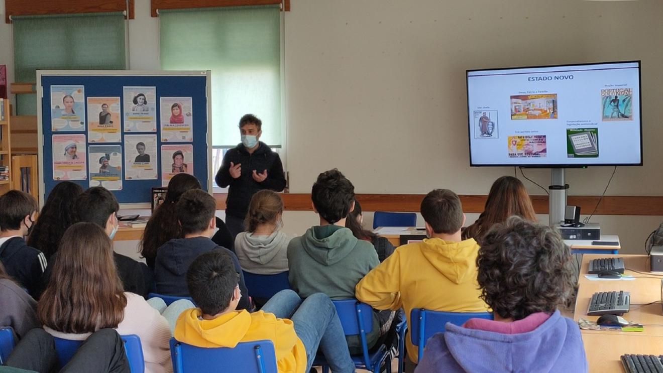Debate de Abril na Escola Básica de Arazede com Miguel Cardina